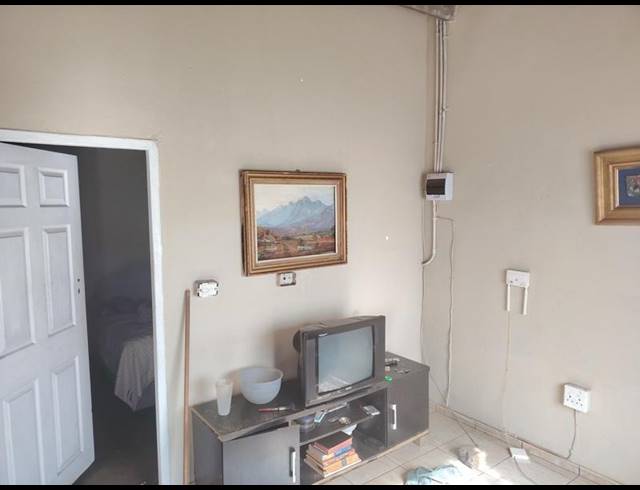 2 BEDROOM PROPERTY TO RENT IN NALEDI EXT 2